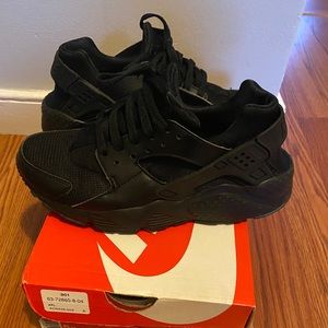 Black Nike Huarache